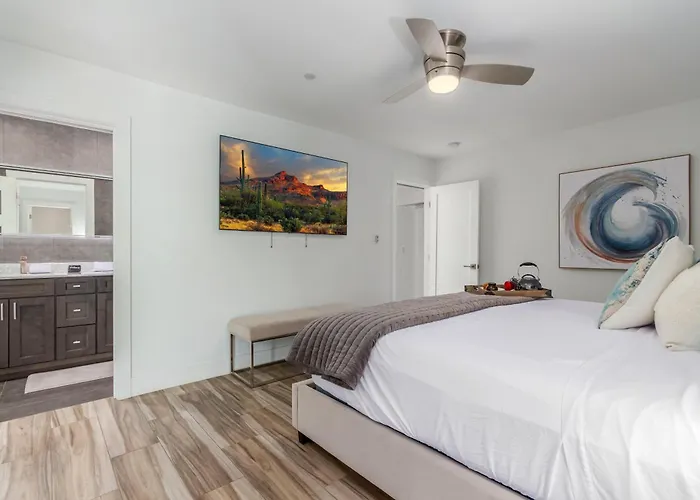 Holiday home Desert Daze - Pool Heat Available - Fire Pit & Canal Access *