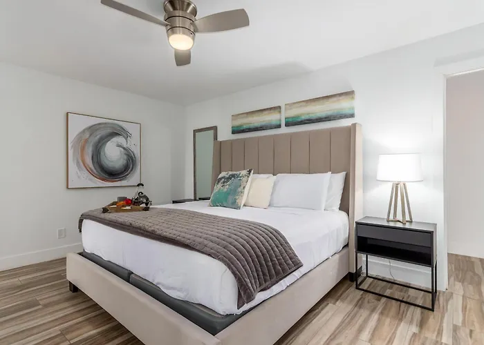 Desert Daze - Pool Heat Available - Fire Pit & Canal Access Scottsdale