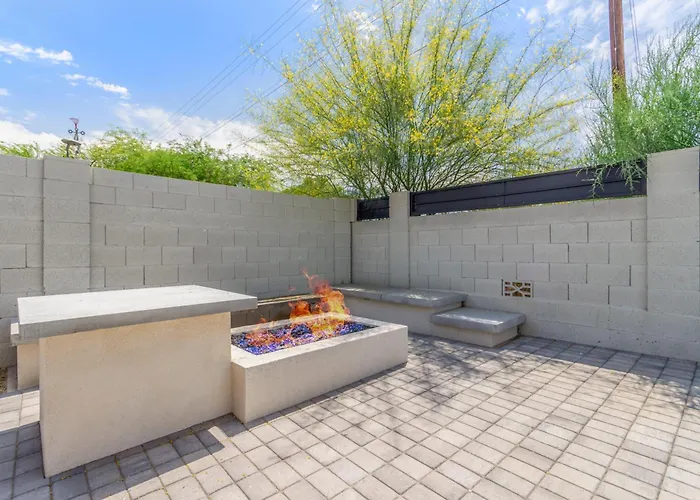 Desert Daze - Pool Heat Available - Fire Pit & Canal Access Holiday home