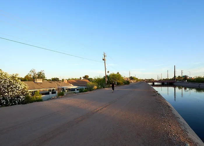 Holiday home Desert Daze - Pool Heat Available - Fire Pit & Canal Access