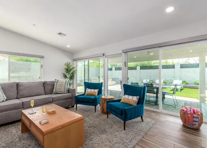 Holiday home Desert Daze - Pool Heat Available - Fire Pit & Canal Access Scottsdale