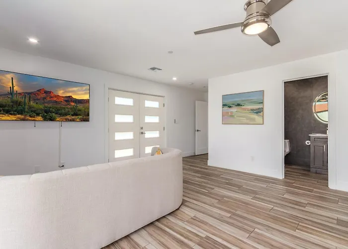 Holiday home Desert Daze - Pool Heat Available - Fire Pit & Canal Access
