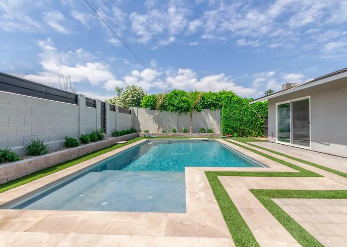 Holiday home Desert Daze - Pool Heat Available - Fire Pit & Canal Access Scottsdale