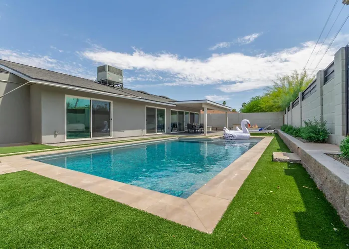 Holiday home Desert Daze - Pool Heat Available - Fire Pit & Canal Access *
