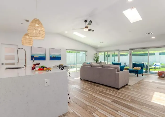 Desert Daze - Pool Heat Available - Fire Pit & Canal Access Holiday home Scottsdale