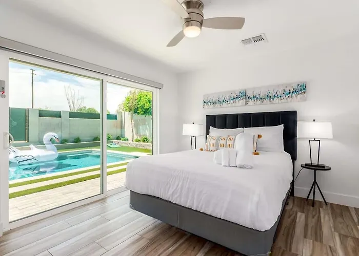 Desert Daze - Pool Heat Available - Fire Pit & Canal Access Holiday home