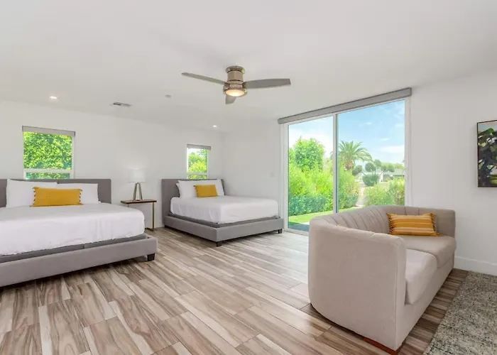 Holiday home Desert Daze - Pool Heat Available - Fire Pit & Canal Access Scottsdale