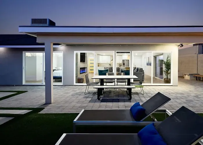 Desert Daze - Pool Heat Available - Fire Pit & Canal Access Scottsdale