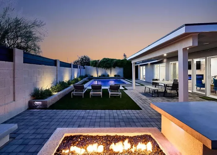 Holiday home Desert Daze - Pool Heat Available - Fire Pit & Canal Access Scottsdale